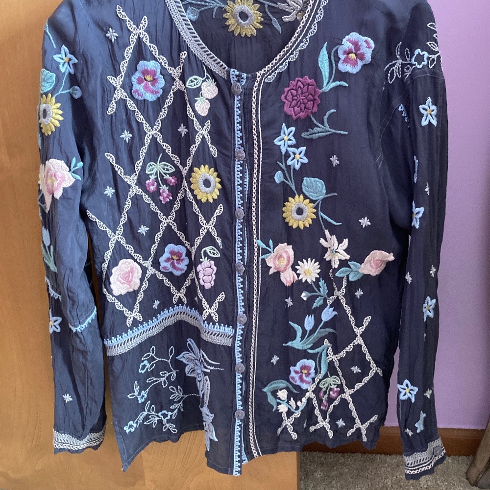 Johnny Was size S embroidered blouse